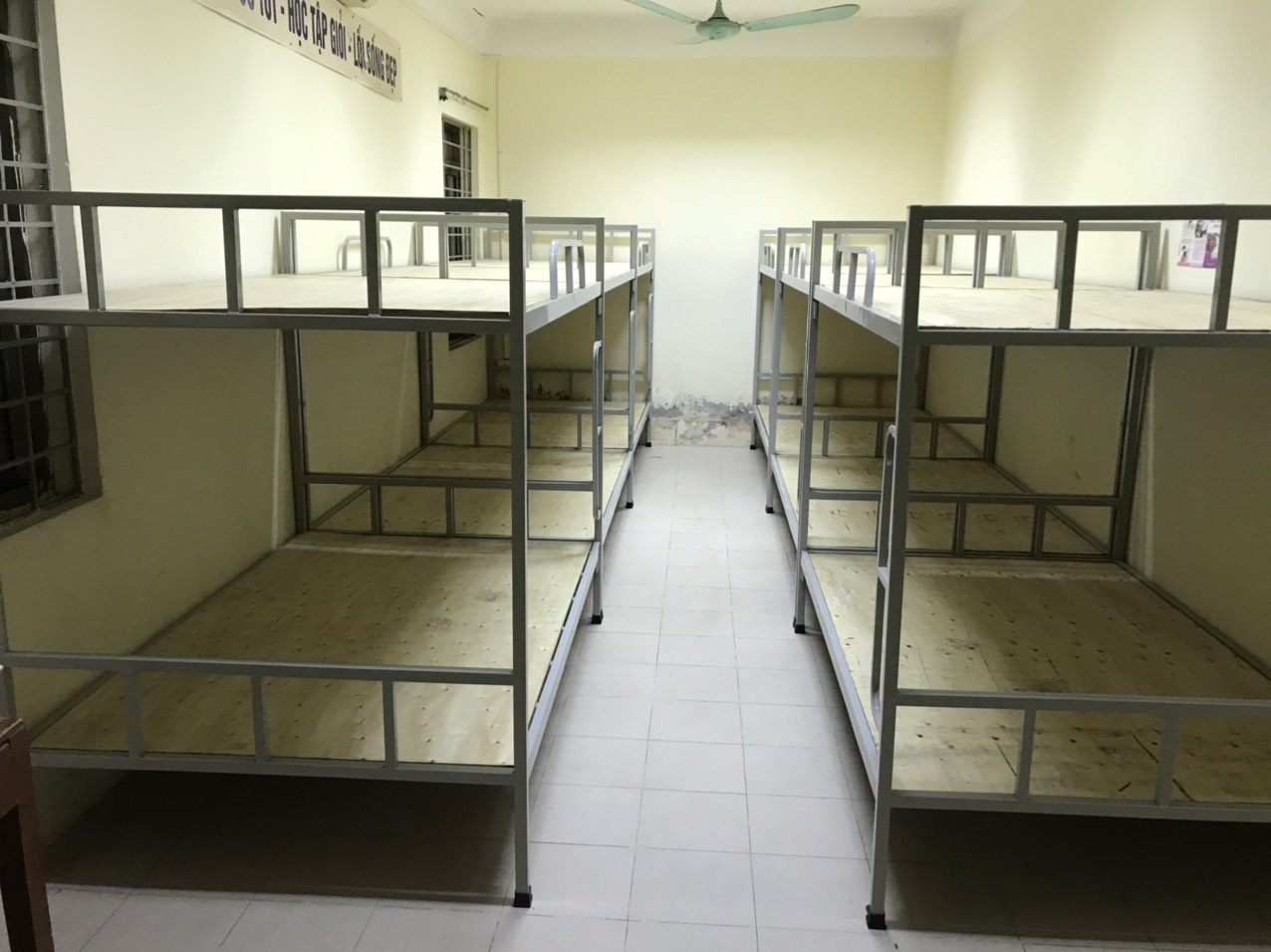 Giường sắt 2 tầng màu ghi 1m2 - GTS 26