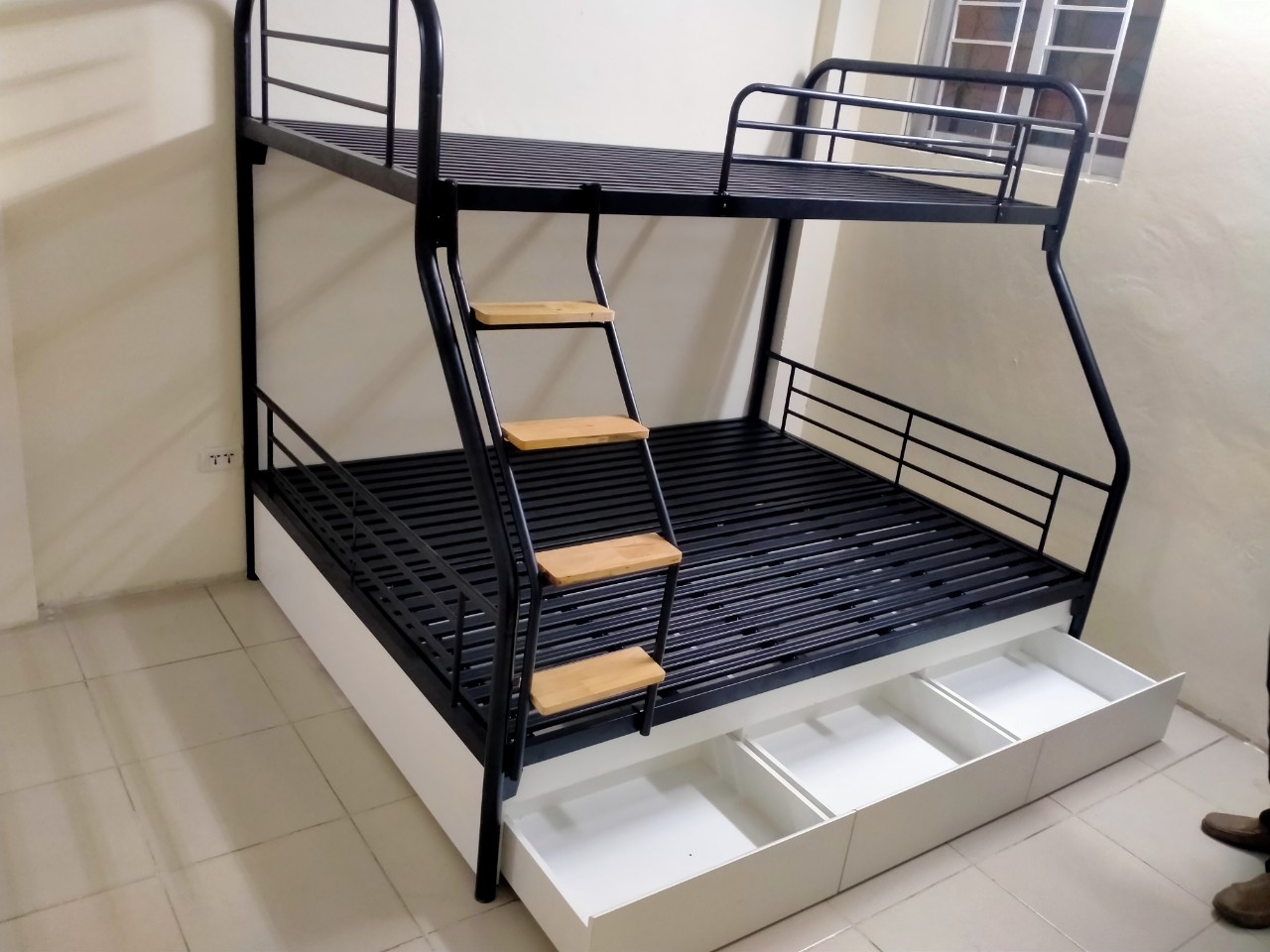Giường sắt tầng ống tròn 1m6 - GTS 72
